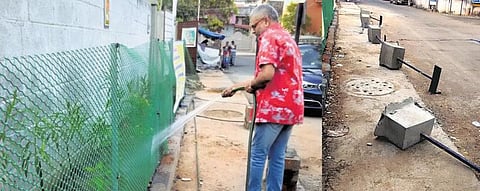 அசுத்தமாக இருந்த இடத்தை சுத்தம் செய்து பராமரிப்பதற்கு எதிர்ப்பு: நடிகர் விவேக் புகார்