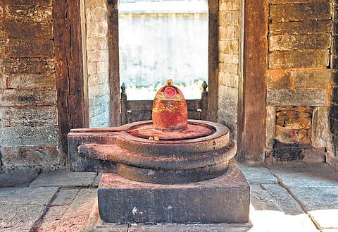 மனத்துக்கு இனியன் சந்திரன்