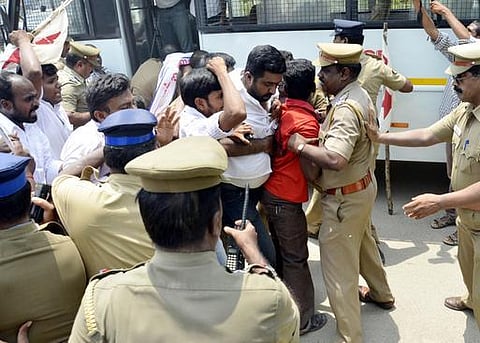 மாணவர் அமைப்புக்கு தடை: சென்னை ஐஐடி-யை கண்டித்து மறியல்; 100-க்கும் மேற்பட்டோர் கைது