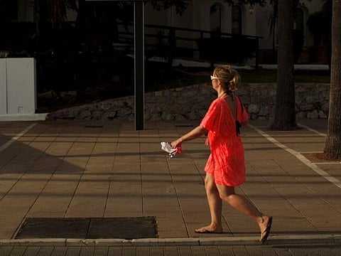 டாக்சி ஓட்டுநரை ஏமாற்றிய பெண்ணுக்கு அமெரிக்க நீதிமன்றம் விநோத தண்டனை