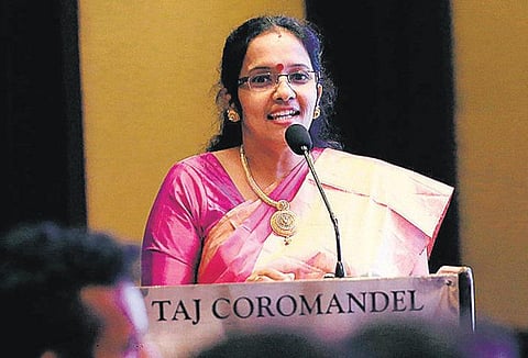 நிகழ்ச்சி மேலாண்மையில் ஜொலிக்கலாம்!