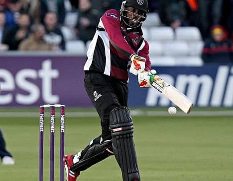 கட்டுக்கடங்காத கிறிஸ் கெயில்: 62 பந்துகளில் 151 ரன்கள்