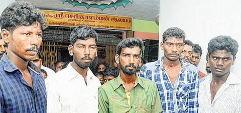 கடலில் காணாமல்போன காசிமேடு மீனவர்கள் 5 பேர் வீடு திரும்பினர்: அமைச்சர் ஜெயபால் வரவேற்றார்