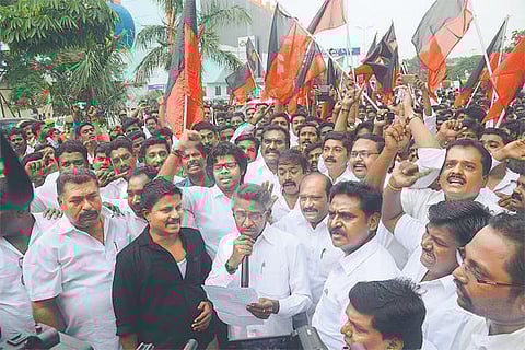 ஐஐடி நிர்வாகத்தைக் கண்டித்து திமுக, விடுதலைச் சிறுத்தைகள் ஆர்ப்பாட்டம்: மறியல் செய்ய முயன்ற பகுஜன் சமாஜ் கட்சியினர் கைது