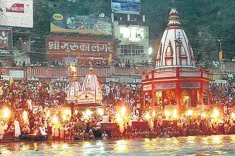 ஆர்ப்பரித்து வந்தாள் ஆகாச கங்கை