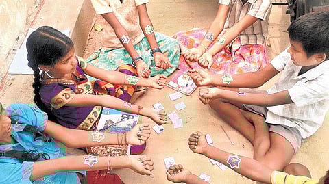 தமிழை சரளமாக வாசிக்க, கணக்கு போட குழந்தைகளுக்கு பயிற்சி அளிக்கும் ‘எண்ணும் எழுத்தும்’ இயக்கம்