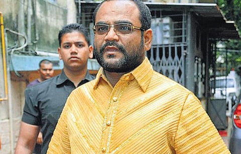 ஹைதராபாத்தில் தங்க மகன்: 4 கிலோ தங்க சட்டை அணிந்து வந்த தொழிலதிபர்