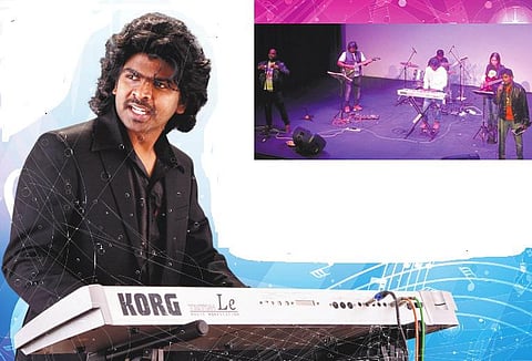 இசையால் மயக்கும் இளைஞர்