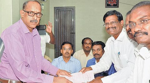 ஆர்.கே.நகரில் நேற்று சசிபெருமாள் உட்பட 7 பேர் வேட்புமனு தாக்கல்: இதுவரை மொத்தம் 23 மனுக்கள்