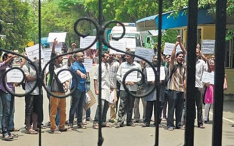 ஐஐடி என்றால் எல்லோருக்கும் மேலானவர்களா?