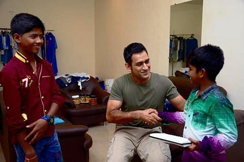 தோனியுடன் காக்கா முட்டை நாயகர்கள் சந்தித்த தருணம்: இயக்குநர் மணிகண்டன் நெகிழ்ச்சி