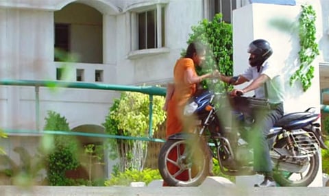 யூடியூப் பகிர்வு: குற்றம் கடிதல் பாடலில் நகர வாழ்க்கையின் விடியல்