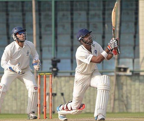 தொடக்க வீர்ர் கே.எல்.ராகுல் உடல்நலக் குறைவு காரணமாக டெஸ்ட் போட்டியில் இல்லை