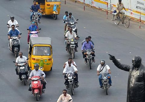 ஹெல்மட் கட்டாயம் உத்தரவை வெற்றிகரமாக செயல்படுத்துவது எப்படி?- ராமதாஸ் யோசனை