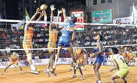 அகில இந்திய வாலிபால்: அரையிறுதியில் சென்னை எஸ்.ஆர்.எம்.