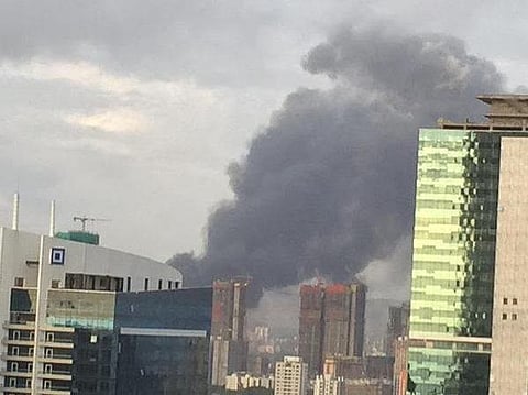 மும்பை துறைமுகப்பகுதியில் பெரும் தீ விபத்து; 8 தீயணைப்பு வாகனங்கள் விரைவு