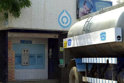 பாலில் டிடர்ஜென்ட் பவுடர்- கலப்பட புகாருக்கு மதர் டெய்ரி நிறுவனம் விளக்கம்