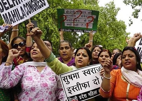 காங்கிரஸ் மகளிர் விரோதப் போக்கு- சுஷ்மா சிக்கலை புது வியூகத்தில் எதிர்கொள்ளும் பாஜக