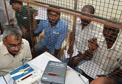 உள்ளாட்சித் தேர்தலில் வாக்களிப்பதை கட்டாயமாக்க குஜராத் அரசு முடிவு: காங்கிரஸ் கட்சி கடும் எதிர்ப்பு