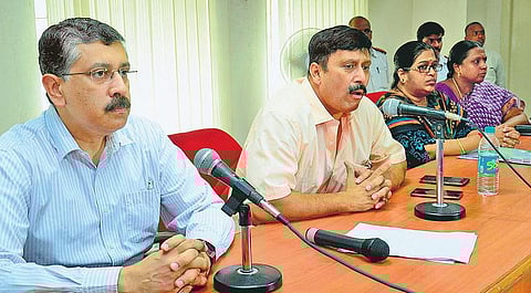 ஆர்.கே.நகர் இடைத்தேர்தல்: நுண் பார்வையாளர்களுக்கு இரண்டு கட்ட சிறப்பு பயிற்சி