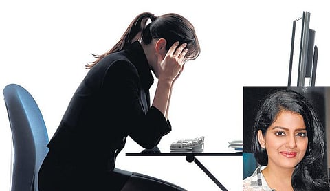 சமூக வலைதளங்களில் மீறப்படும் எல்லைகள்