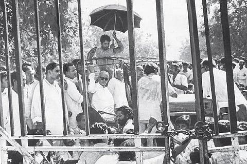 நெருக்கடி நிலையில் 40 ஆண்டுகள்: கருப்பு நினைவுகள்