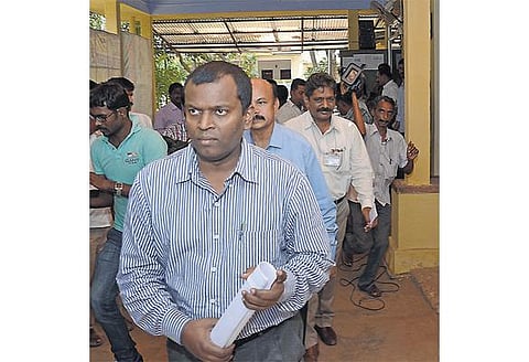 திருப்பதியில் துப்பாக்கி சூடுக்கு முன் நடந்தது என்ன? - சாட்சிகளிடம் ஆந்திர ஐ.ஜி. ரகசிய விசாரணை: தடயவியல் அறிக்கை இன்னும் கிடைக்கவில்லை என தகவல்