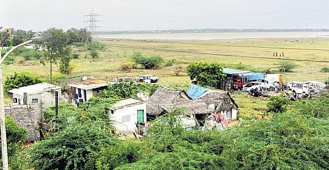 புழல் ஏரியில் அசுத்தமாகும் தண்ணீர்: வாகனங்கள் கழுவப்படுவதாக மக்கள் புகார் - ஆக்கிரமிப்புகளை தடுக்கவும் கோரிக்கை