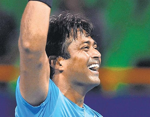 பார்ட்னர்ஷிப்பில் சதமடித்த பயஸ்