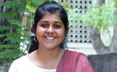 ஆக்ஸ்போர்டு கனவுக்கு இணையத்தில் உதவிக் கரம் ஏந்தும் சமூக சேவை மாணவி