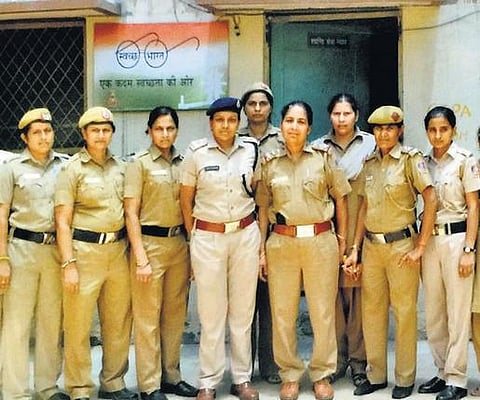 டெல்லியில் போதைப்பொருள் கூட்டத்தை மடக்கிப் பிடித்த பெண் காவலர்கள்