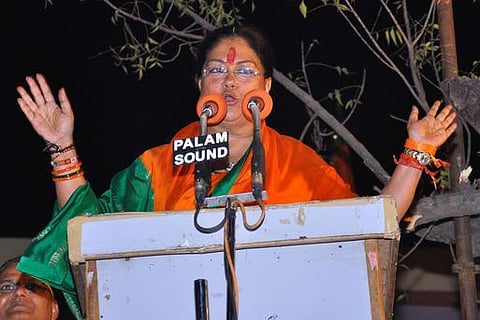 லலித் மோடிக்கு உதவிய விவகாரத்தில் தனக்கு ஆதரவாக எம்எல்ஏக்களிடம் வசுந்தரா ராஜே கையெழுத்து கேட்கவில்லை: முதல்வர் அலுவலகம் 2-வது நாளாக மறுப்பு