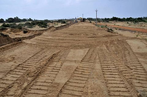 நிலம் கையகப்படுத்தும் மசோதாவுக்கு அதிகரிக்கும் சிக்கல்கள்