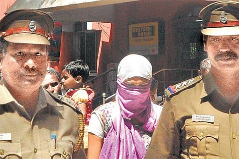 ஆம்பூர் பவித்ரா உயர் நீதிமன்றத்தில் ஆஜர்: 23-ம் தேதி வரை விடுதியில் தங்கியிருக்க உத்தரவு