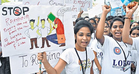 பிளஸ் 2-வுக்கு பிறகு: வேண்டாம் ‘ராகிங்’ அச்சம்!