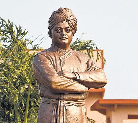 விவேகானந்தர் மொழி: சுற்றிவரும் தீப்பந்தம்