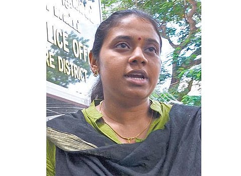 பாரதியார் பல்கலை ஆசிரியர் மீது ஆய்வு மாணவி பாலியல் புகார்: துணைவேந்தர், துறைத் தலைவர் மறுப்பு