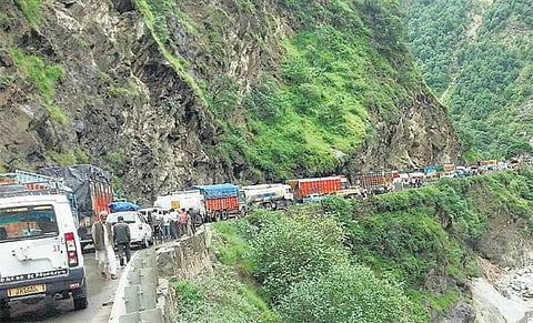 தொடர் மழை காரணமாக அமர்நாத் யாத்திரை நிறுத்தம்