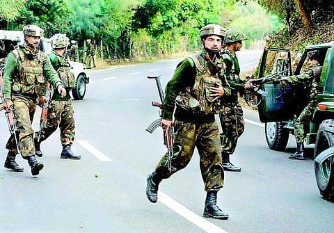 காஷ்மீர் எல்லையில் 3 தீவிரவாதிகள் சுட்டுக்கொலை: ஊடுருவல் முயற்சியை முறியடித்தது பாதுகாப்புப் படை