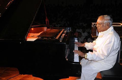 எம்.எஸ்.விஸ்வநாதன் மறைவு: படப்பிடிப்புகள் நாளை ரத்து