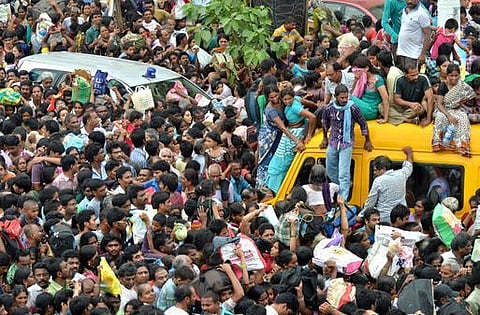 கோதாவரி மஹா புஷ்கரம் விழாவின் முதல் நாளில் சோகம்: கூட்ட நெரிசலில் சிக்கி 29 பக்தர்கள் பலி