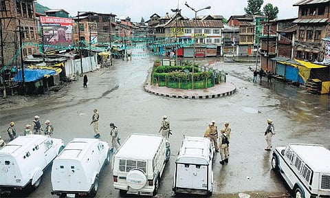 காஷ்மீரில் தியாகிகள் தினம்: முதல்வர் முப்தி பங்கேற்பு; பாஜக புறக்கணிப்பு