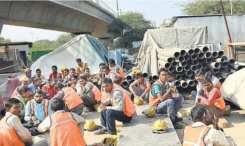 மெட்ரோ ரயில் வேலையில் இருக்கிறோமா? இல்லையா? - 2,500 வடமாநில தொழிலாளர்கள் தவிப்பு