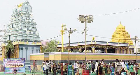 புஷ்கரத்தின் 2-வது நாளில் லட்சக்கணக்கில் குவிந்த பக்தர்கள்