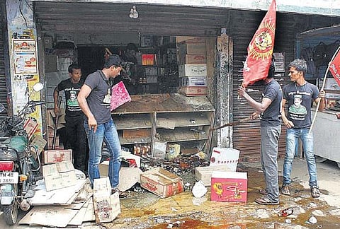 டாஸ்மாக் கடையை அடித்து நொறுக்கிய நாம் தமிழர் கட்சியினர் கைது