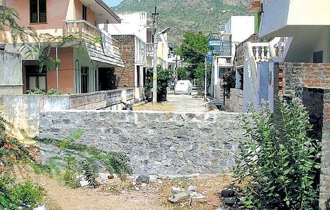 திருவண்ணாமலையில் மீண்டும் ஒரு தீண்டாமைச் சுவர்: சுமுக தீர்வு காண கோட்டாட்சியர் உறுதி