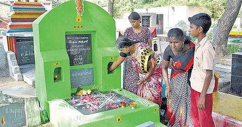 கும்பகோணம் பள்ளி தீ விபத்து: 11-ம் ஆண்டு நினைவஞ்சலி - குடும்பத்தினர் கதறல்