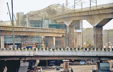 மே தின பூங்கா சைதாப்பேட்டை இடையேயான மெட்ரோ ரயில் பணியை எந்த நிறுவனத்திடம் ஒப்படைப்பது? - உயர் அதிகாரிகள் தீவிர ஆலோசனை