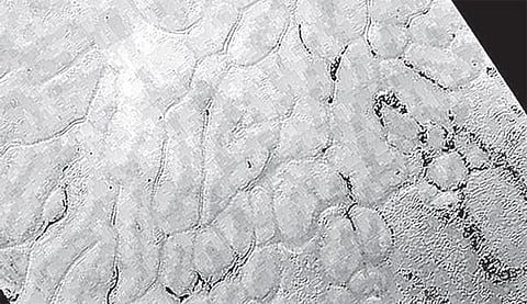 நியூ ஹொரைசன்ஸ் விண்கலம் அனுப்பிய புதிய புகைப்படம்: புளுட்டோவில் சமவெளி பகுதி உள்ளது