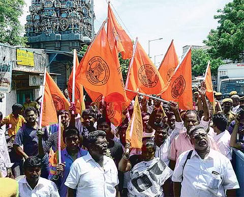 கோயில்களில் கட்டண தரிசனத்தை ரத்து செய்ய வேண்டும்: சென்னையில் இந்து முன்னணி ஆர்ப்பாட்டம்